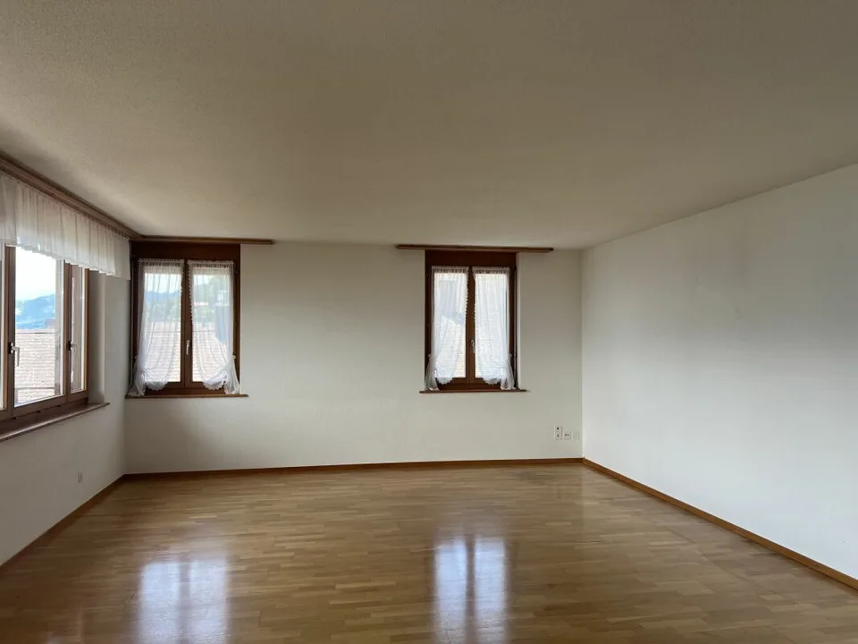Appartement 4.5 pièces 1er étage avec vue sur le lac au centre de Beatenberg