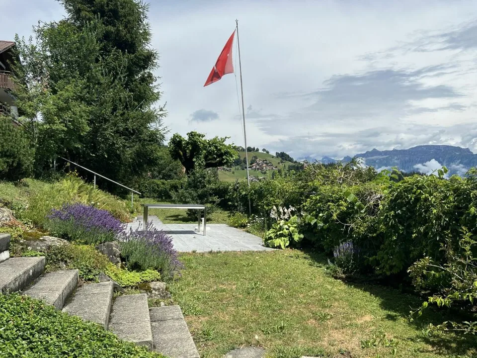 Appartement 4.5 pièces 1er étage avec vue sur le lac au centre de Beatenberg