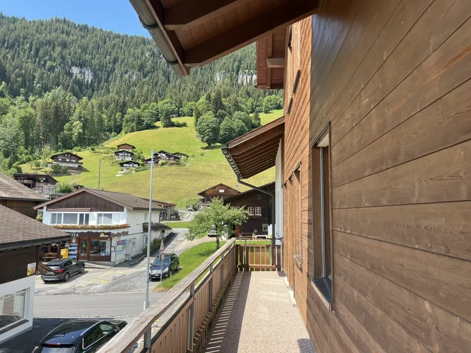 Appartement 4.5 pièces 1er étage avec vue sur le lac au centre de Beatenberg