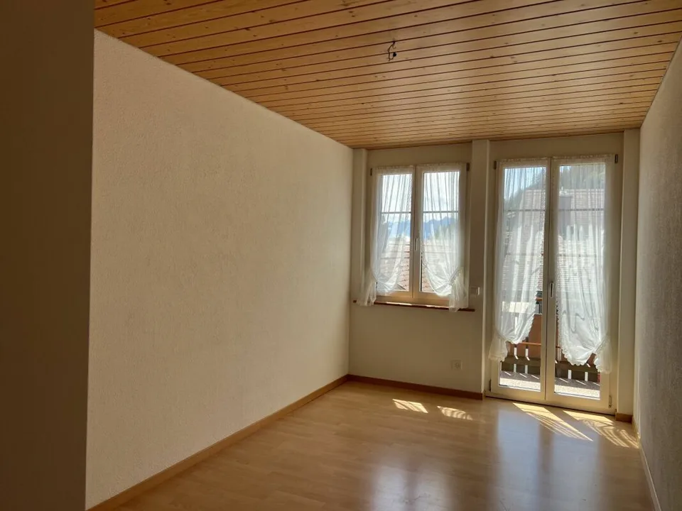 Appartement 4.5 pièces 1er étage avec vue sur le lac au centre de Beatenberg