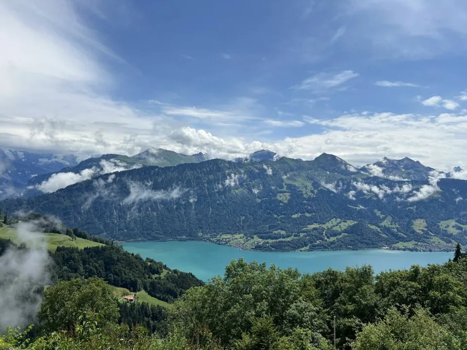 Appartement 4.5 pièces 1er étage avec vue sur le lac au centre de Beatenberg