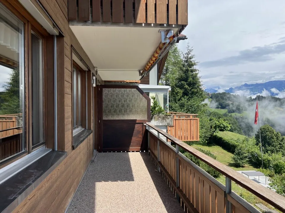 Appartement 4.5 pièces 1er étage avec vue sur le lac au centre de Beatenberg