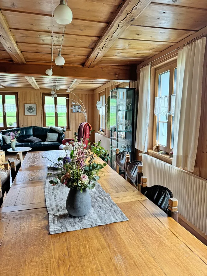 Casa per generazioni o due famiglie con spazio per tutto!