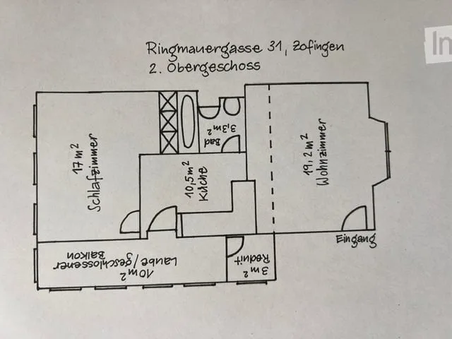 Appartamento unico di 2,5 locali con una bella loggia e un fascino storico del centro storico