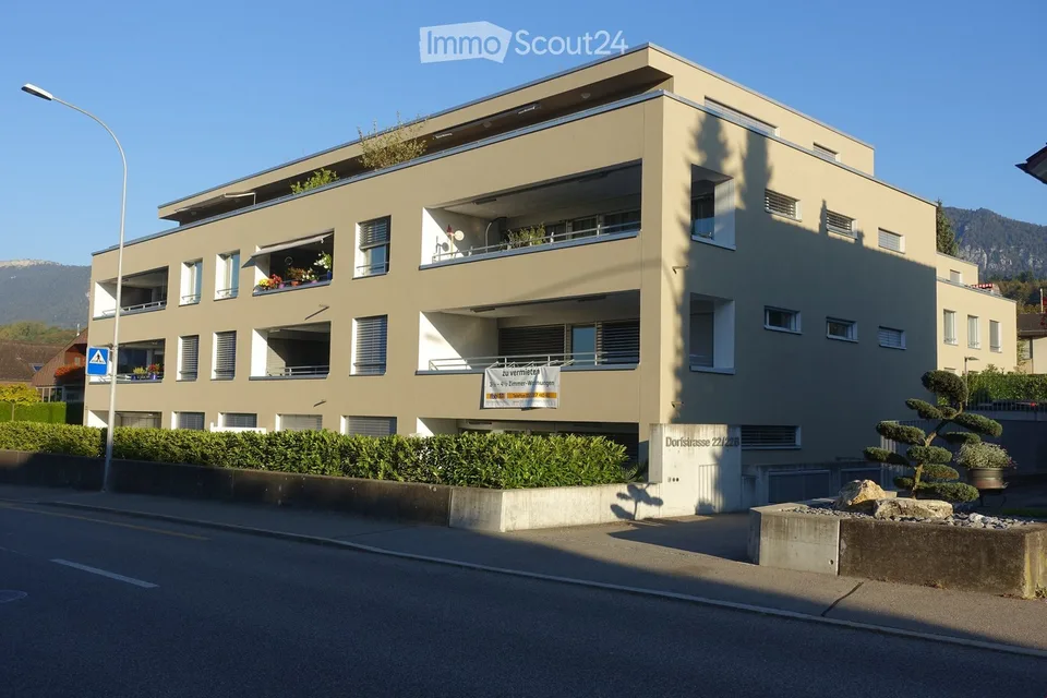Ampio appartamento di 4.5 locali (circa 114 m2) con balcone coperto e 2 bagni