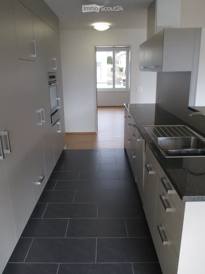 Ampio appartamento di 4.5 locali (circa 114 m2) con balcone coperto e 2 bagni