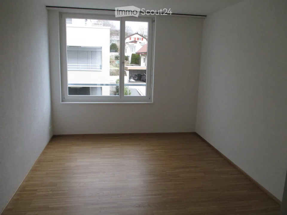 Ampio appartamento di 4.5 locali (circa 114 m2) con balcone coperto e 2 bagni