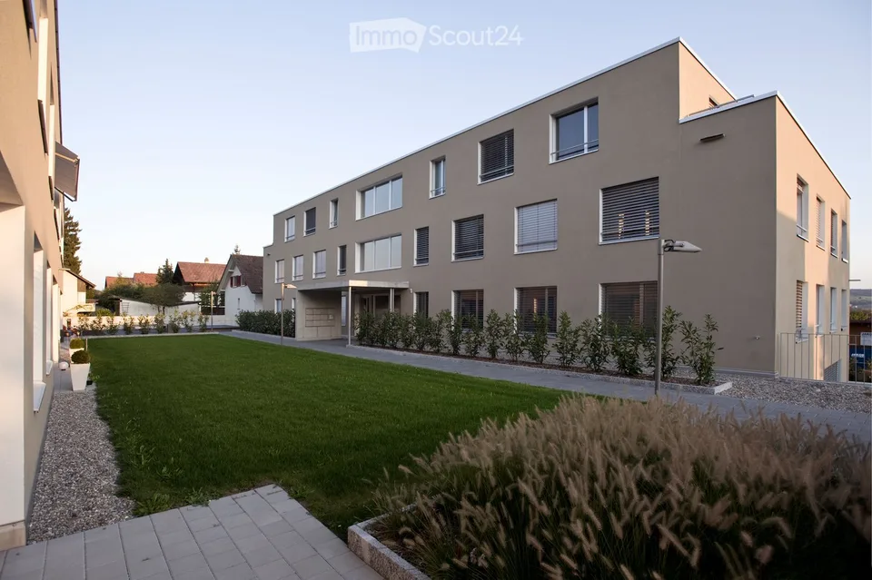 Grossz. 4..5-Zi-Whg (ca 114 m2) mit gedecktem Balkon und 2 Badezimmern