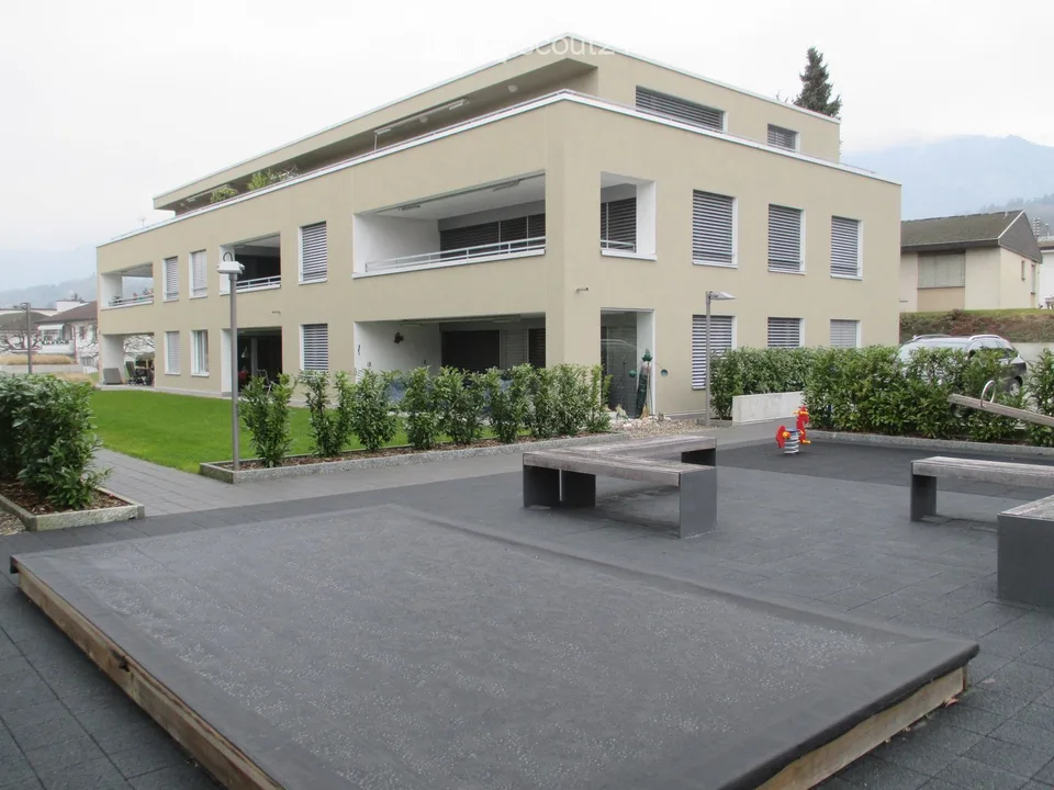 Helle 2 1/2 Zi-Wohnung mit gedecktem Gartensitzplatz - ca. 69 m2