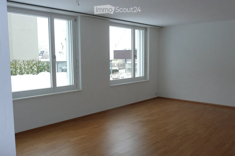 Helle 2 1/2 Zi-Wohnung mit gedecktem Gartensitzplatz - ca. 69 m2