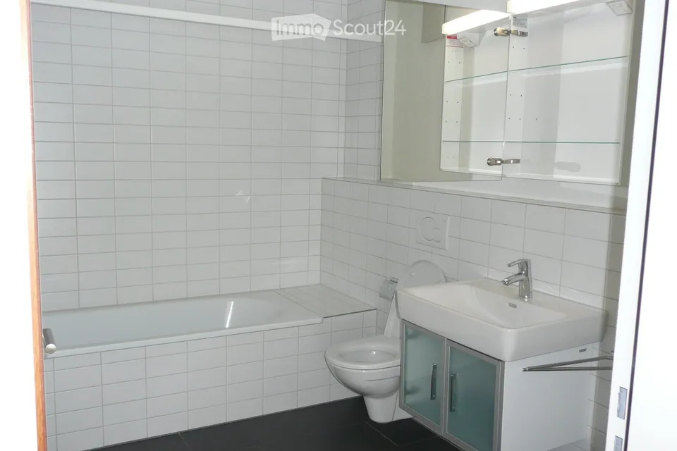 Helle 2 1/2 Zi-Wohnung mit gedecktem Gartensitzplatz - ca. 69 m2