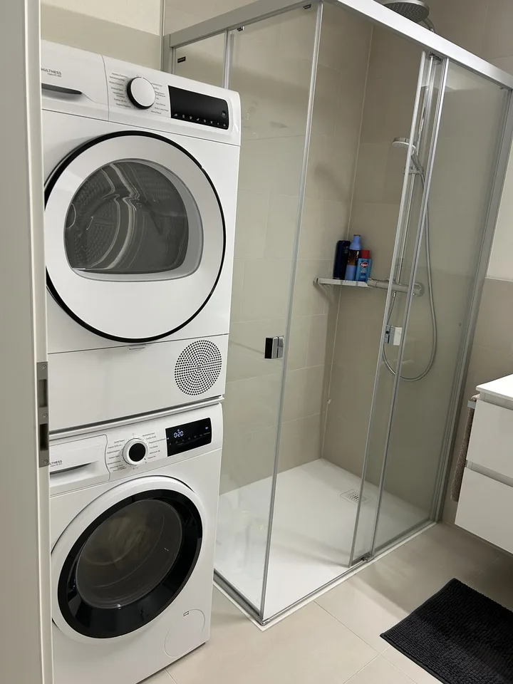 Looking for a sublessee for a modern studio apartment
