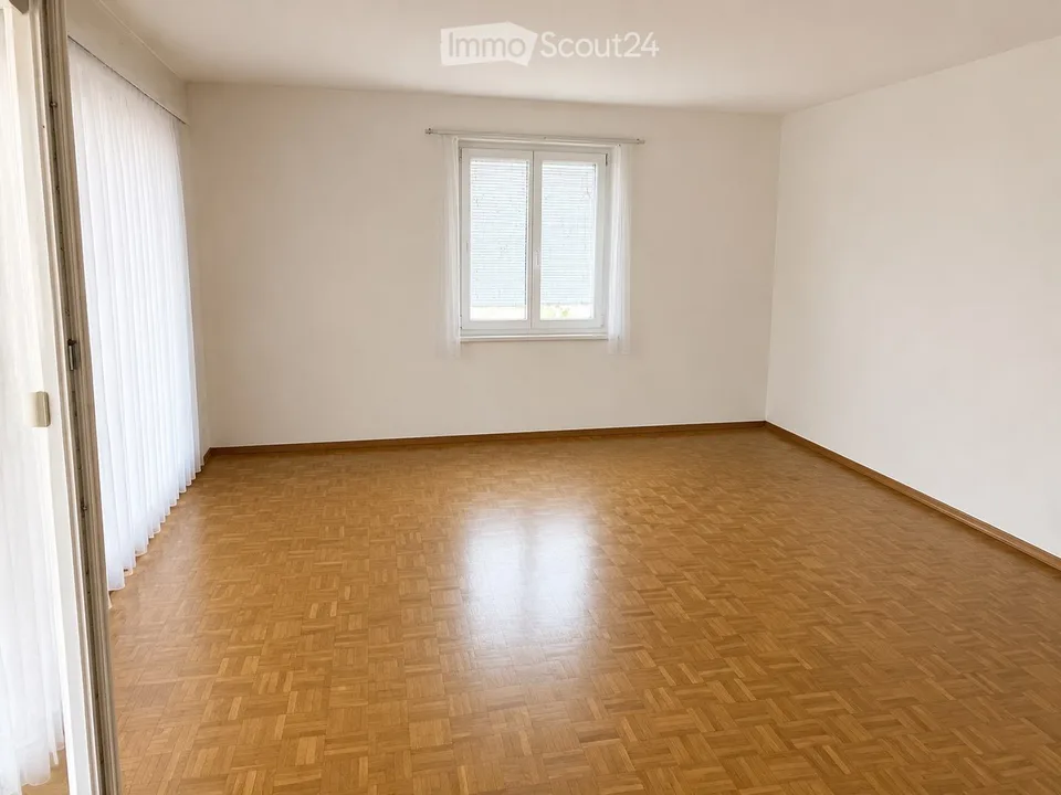 4 1/2 Zimmer Wohnung EG