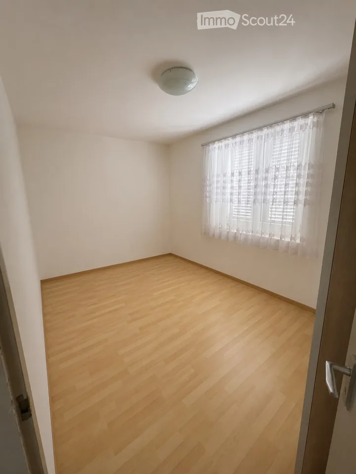 4 1/2 Zimmer Wohnung EG