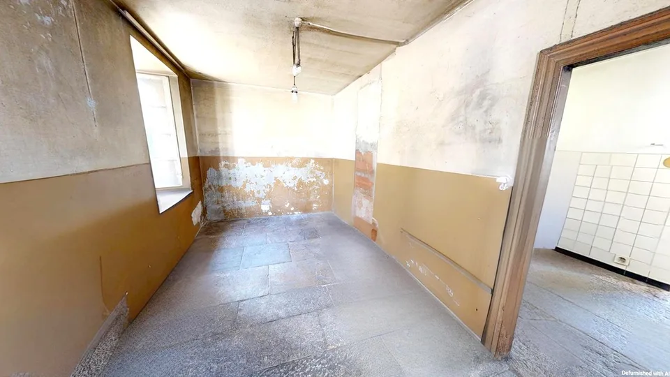 Affascinante casa storica 5,5 da riattare con affaccio sui monti.