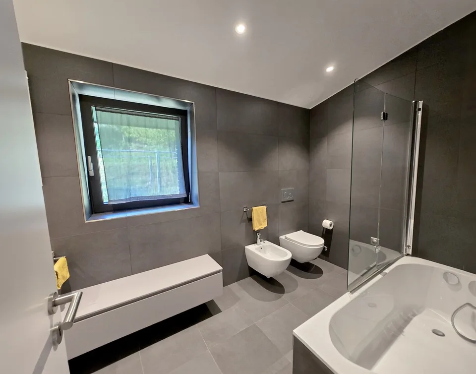 Luxuriöse Villa 4,5 mit Garten, Gemüsebeet und offener Aussicht.