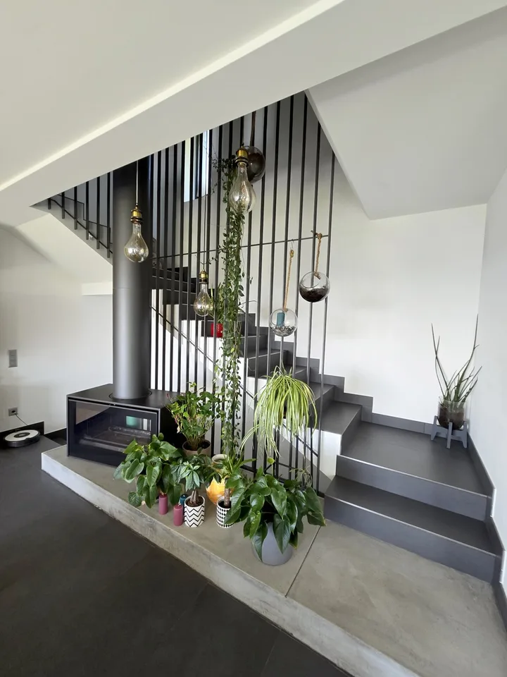 Luxuriöse Villa 4,5 mit Garten, Gemüsebeet und offener Aussicht.