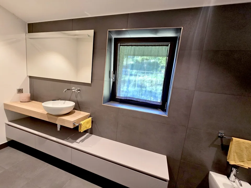 Luxuriöse Villa 4,5 mit Garten, Gemüsebeet und offener Aussicht.