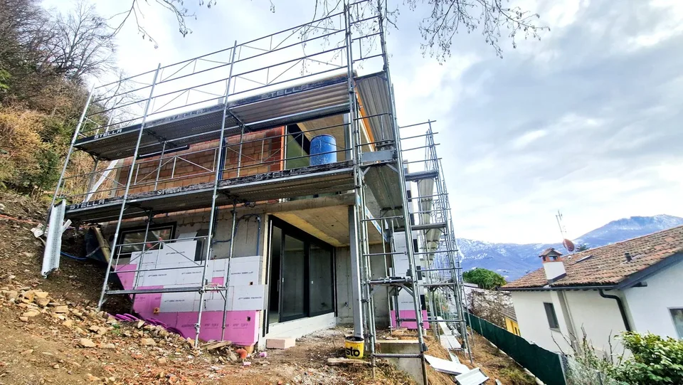 Nuovo 4,5 locali in stile moderno con veranda e ampio giardino privato