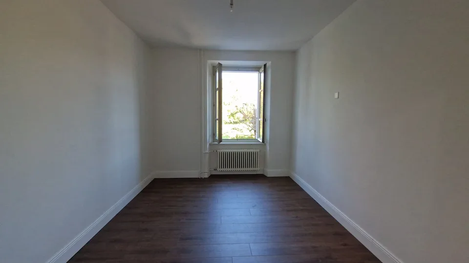 Geräumige 4,5-Zimmer-Wohnung komplett renoviert in strategischer Lage in Novazzano