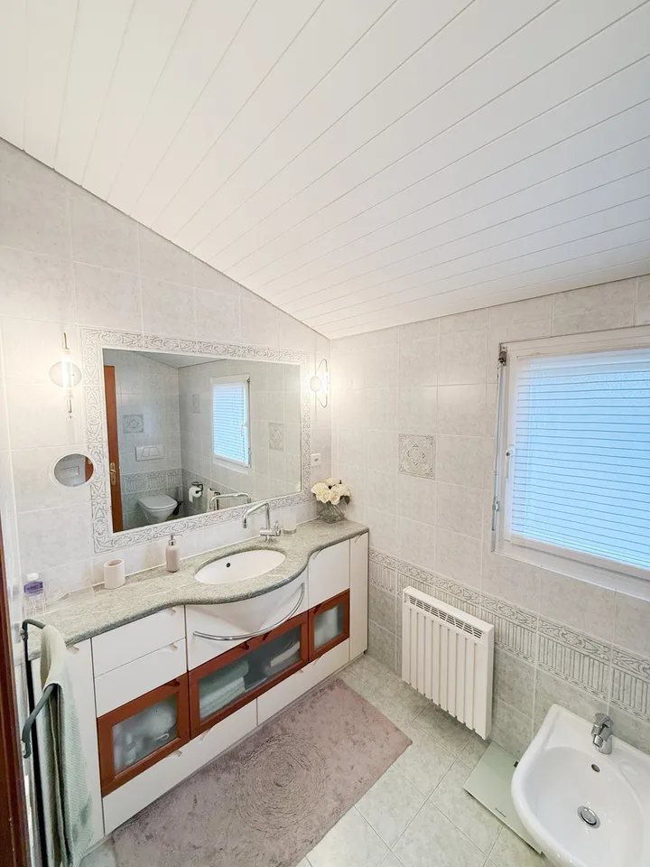 Beautiful 6.5 room house renovated to a medium to high standard with a garden.