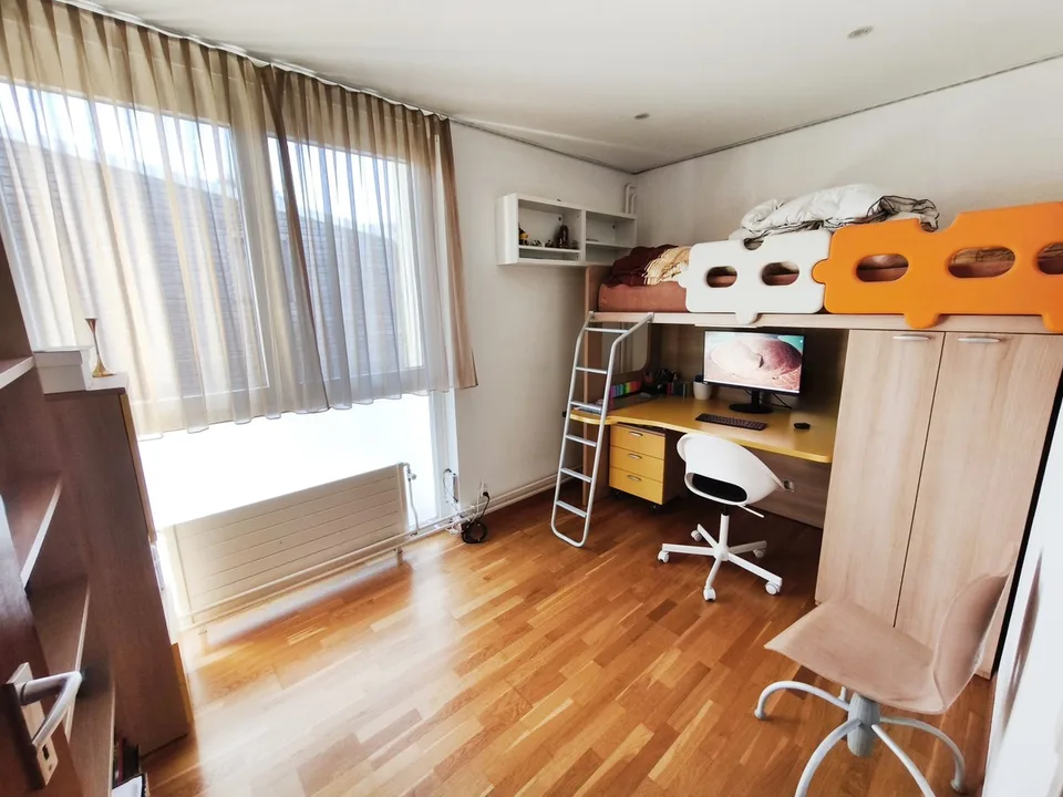 Einfamilienhaus 5,5 mit Garten und Gewerbeflächen