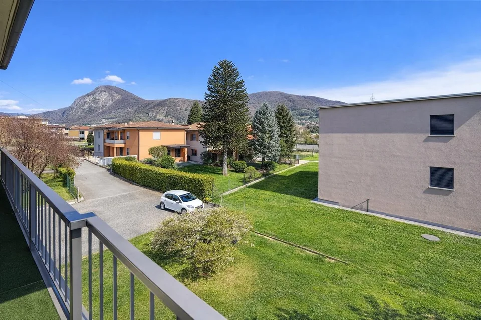 Bifamiliare 4,5 e 4,5 con giardino, tre terrazzi e grande soffitta.