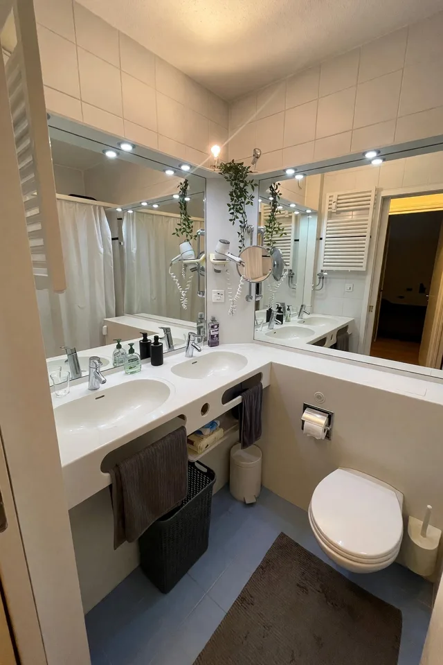 Beautiful 2.5-room apartment with lake view terrace in holiday residence