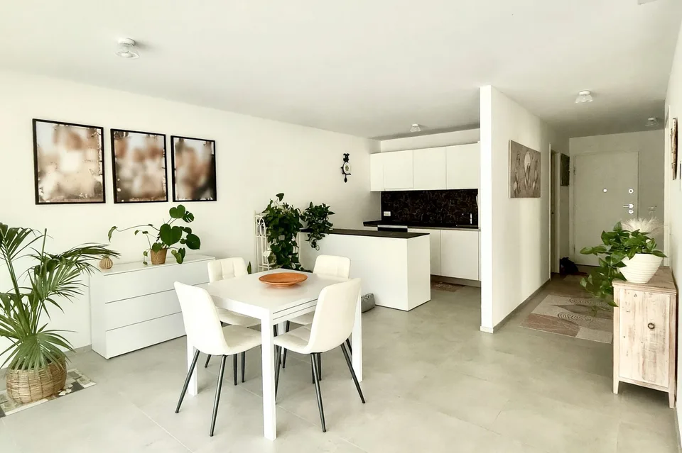 Elegante nuovo 3,5 con ampio terrazzo e camera con bagno ensuite