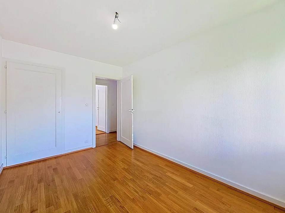 Schönes 5-Zimmer-Apartment im letzten Stock eines kleinen PPE