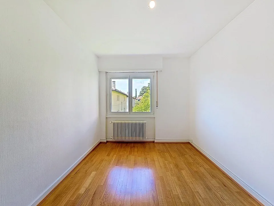 Schönes 5-Zimmer-Apartment im letzten Stock eines kleinen PPE