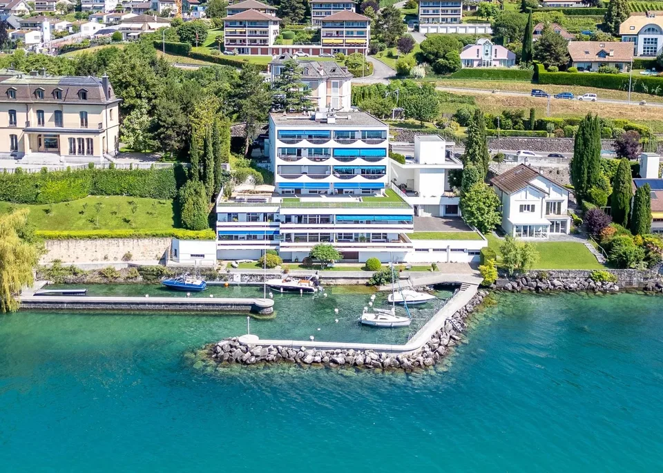 Splendide appartement rénové avec place d'amarrage dans port privé