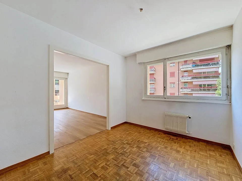 Vier-Zimmer-Wohnung zur Renovierung in der Nähe des Sees