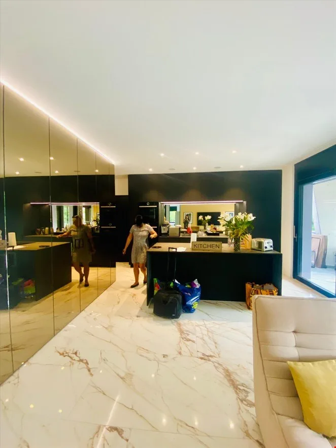 Luxurious with winter garden, 2 dining seating areas, 2 terraces & swimming pool