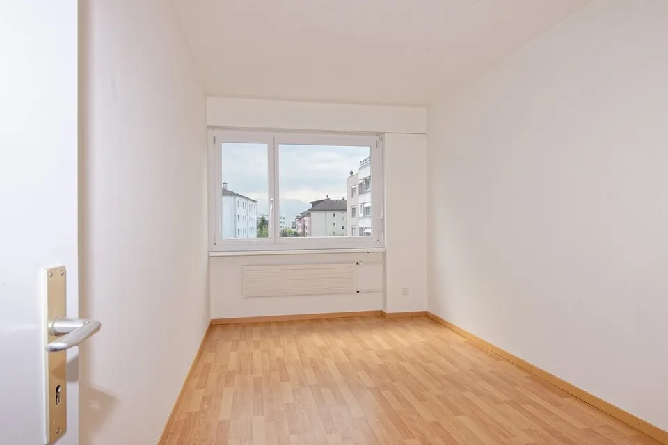 Vue sur le vert dans un quartier familial