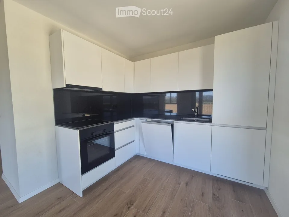 Appartamento nuovo di 2.5 locali con loggia a St-Aubin FR