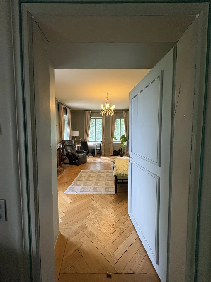 Character room - 40 m² - private bathroom in a castle