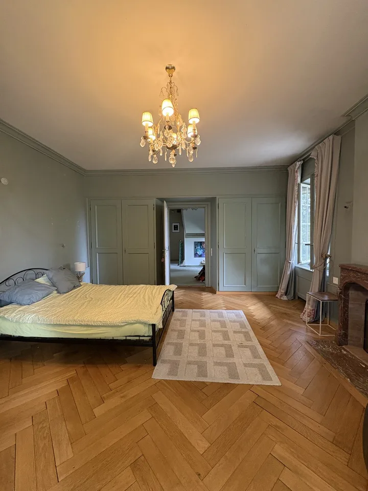 Character room - 40 m² - private bathroom in a castle