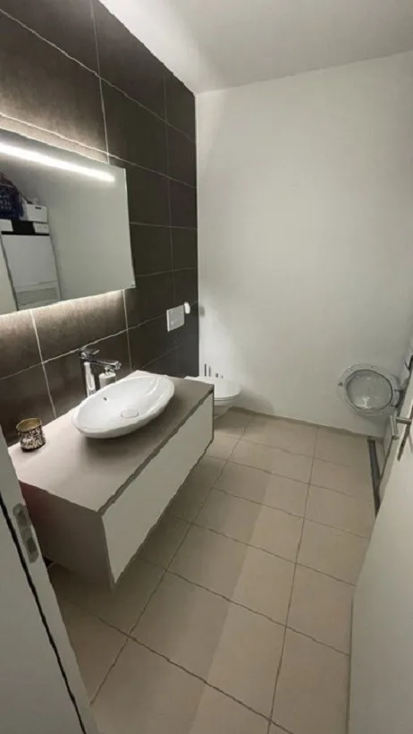 Appartamento con balcone e parcheggio ad Aarau