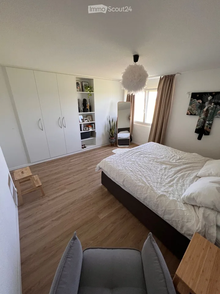 Attraktive, grosse 4,5-Zimmer Wohnung mit 2 Balkonen