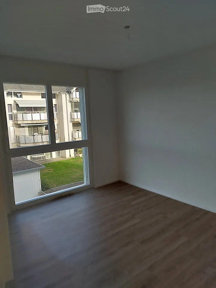 Attraktive, grosse 4,5-Zimmer Wohnung mit 2 Balkonen