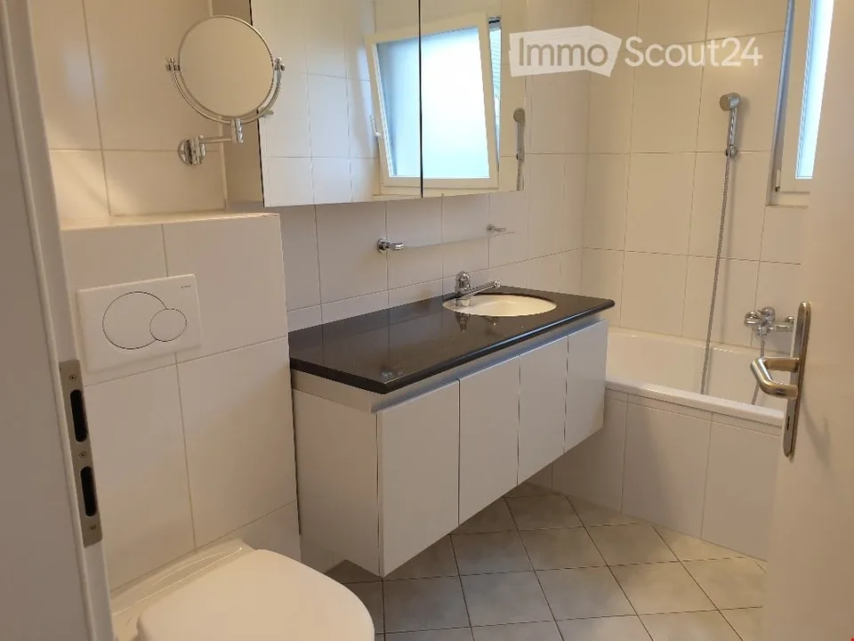 Attraktive, grosse 4,5-Zimmer Wohnung mit 2 Balkonen