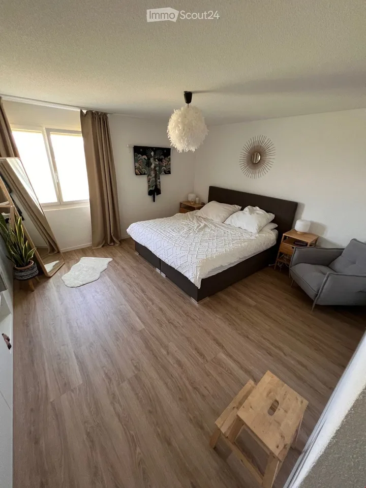 Attraktive, grosse 4,5-Zimmer Wohnung mit 2 Balkonen
