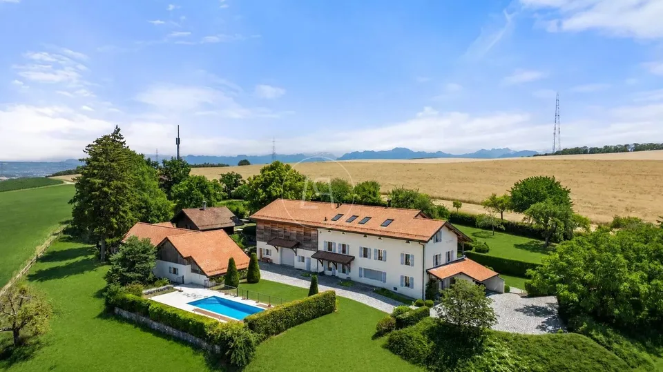 Elegant renovated farm with pool, close to Rolle