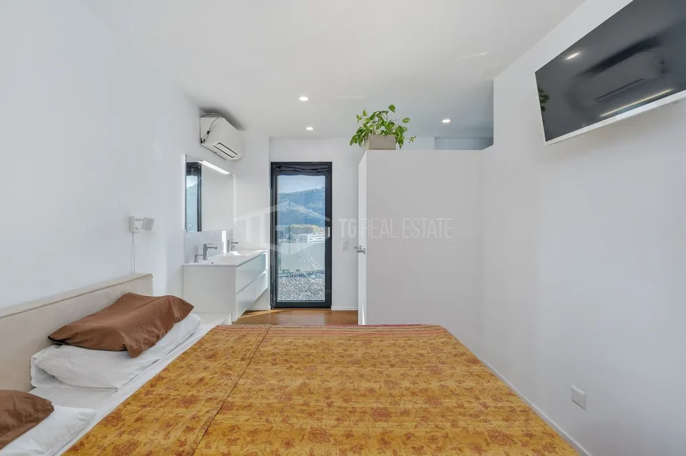MODERNA VILLA CON VISTA PANORAMICA E CON APPARTAMENTO INDIPENDENTE
