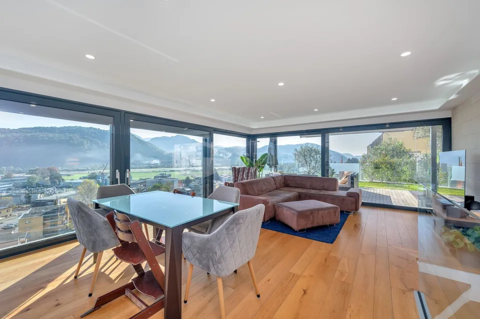 MODERNA VILLA CON VISTA PANORAMICA E CON APPARTAMENTO INDIPENDENTE