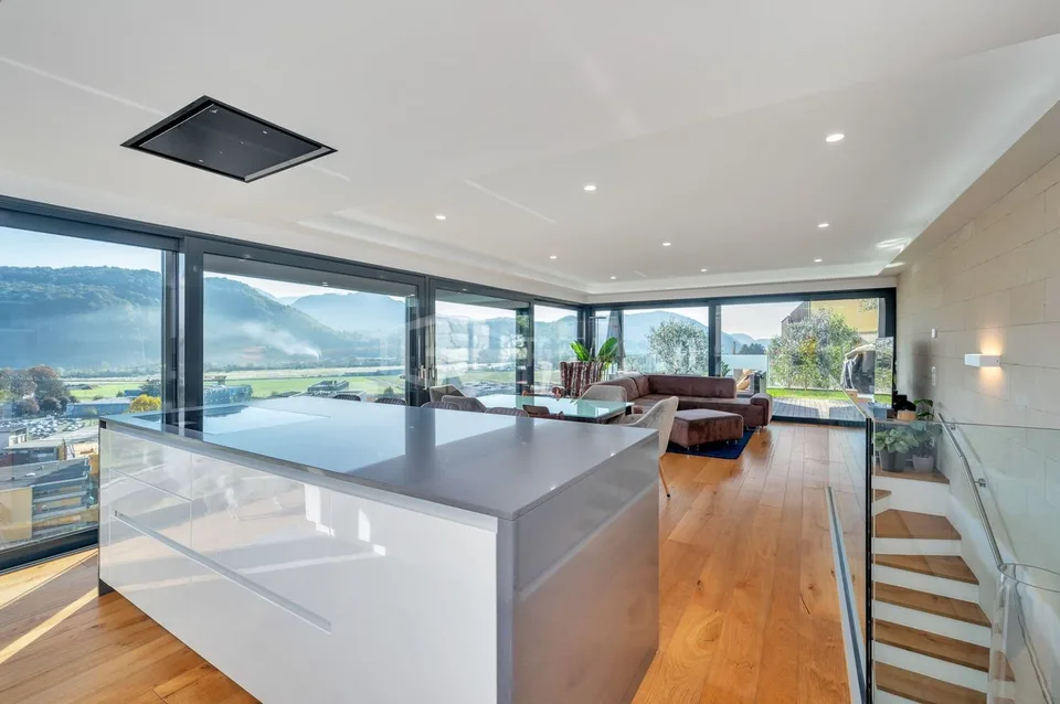 MODERNA VILLA CON VISTA PANORAMICA E CON APPARTAMENTO INDIPENDENTE