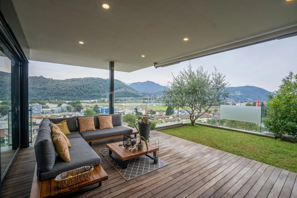 MODERNA VILLA CON VISTA PANORAMICA E CON APPARTAMENTO INDIPENDENTE