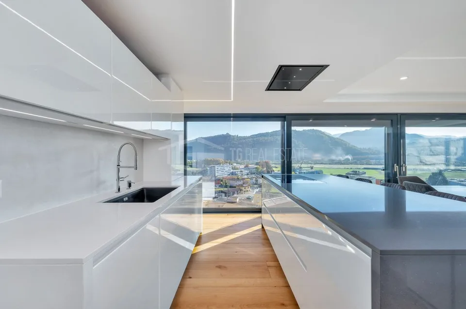 MODERNA VILLA CON VISTA PANORAMICA E CON APPARTAMENTO INDIPENDENTE