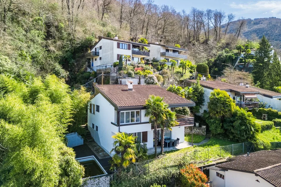 VILLA 5.5 LOCALI CON VISTA CITTÀ E LAGO DI LUGANO